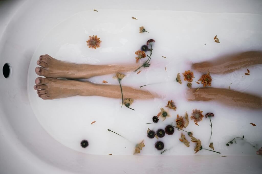 How to Create a Relaxing Spa Experience at Home with a Natural Shower Gel