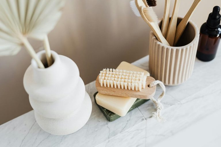 5 Essential Bath Products for a Luxurious Home Spa Experience